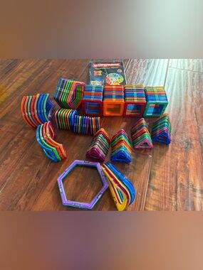 Magformers bundle 150 piece with booklet